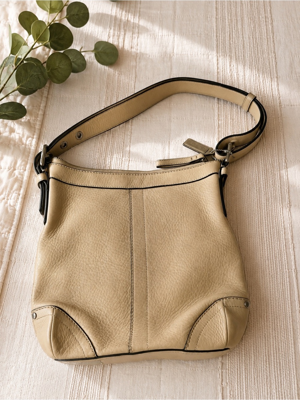 This vintage Coach Madison Pebble Leather